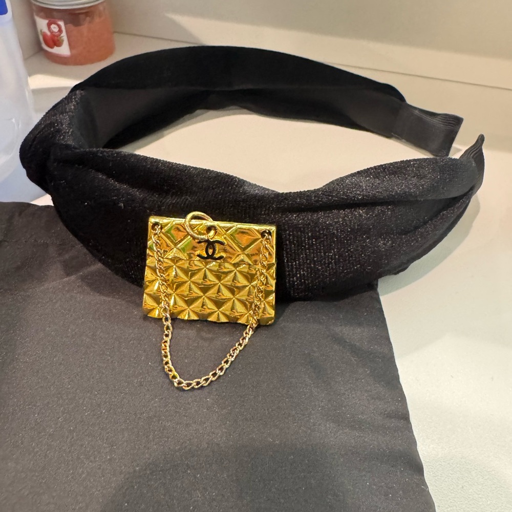 Chanel Gift handbag pendant with Gold Accent